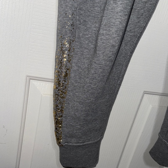 Nike White and Gray Hoodie and Joggers Set. ***Freshly laundered / cozy set - Picture 14 of 16